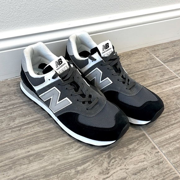 NWOT New Balance Women's 574 V2 All Day Sneaker Women's size 12 - Picture 2 of 7